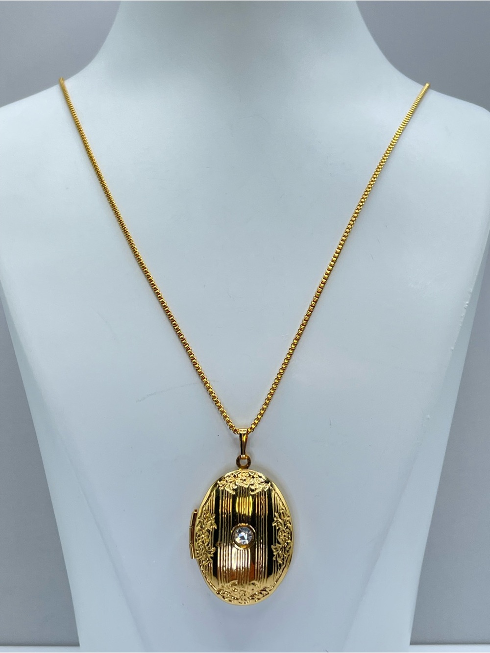 Vintage Gold Tone Musical Photo Locket Necklace Crystal Pendant 24” Long
